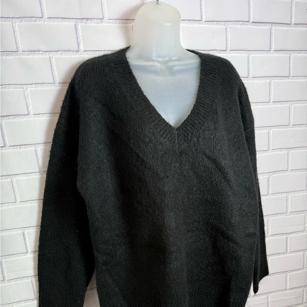 French Connection Black Fluffy Knit V-Neck Jumper sweater 100% Wool Size M